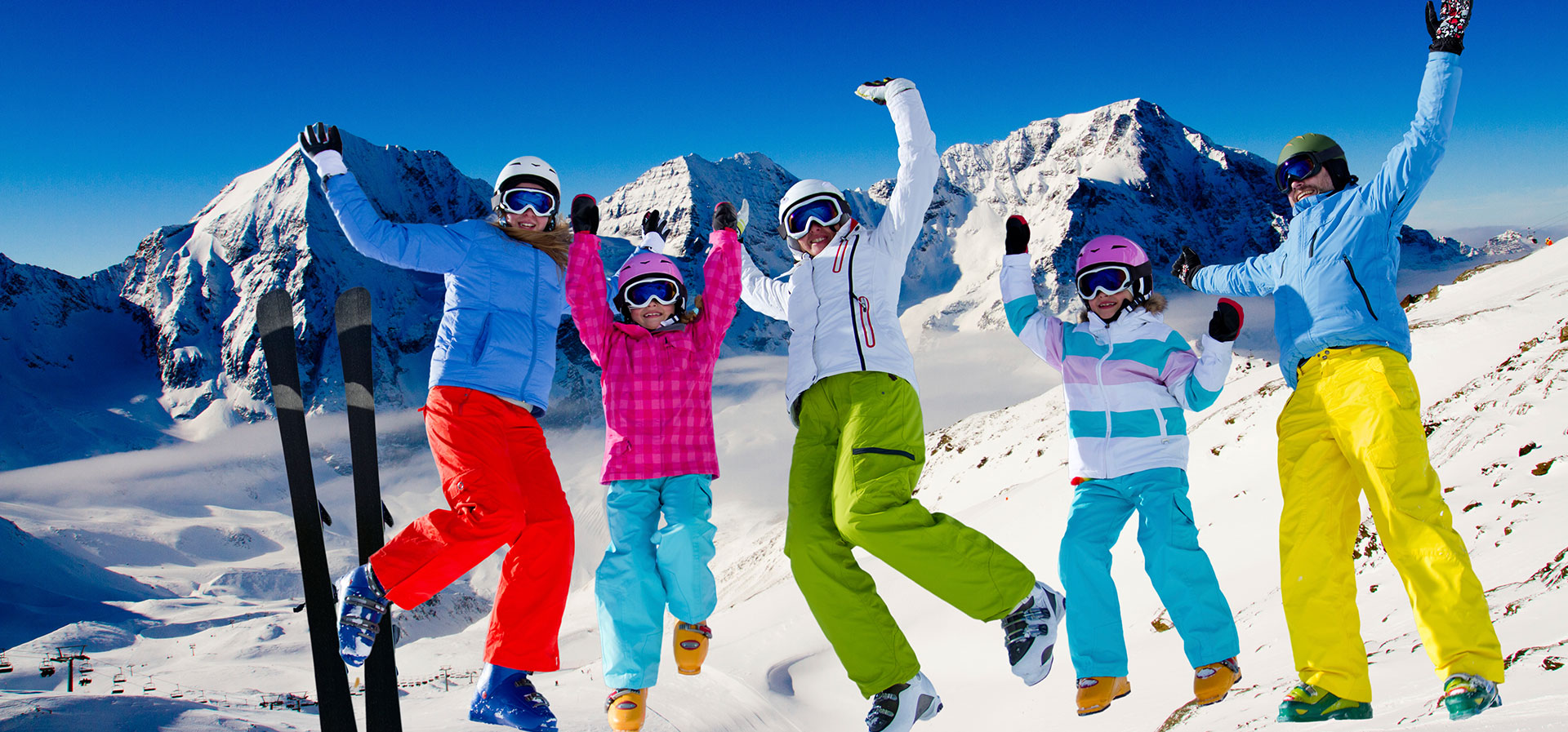 Focusun employee ski team-building activity promoting teamwork and collaboration through skiing and winter sports.