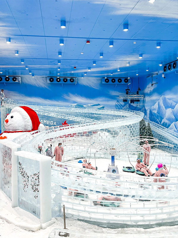 Ice slide facilities for snow parks and winter attractions, providing immersive ice entertainment and recreational experiences.