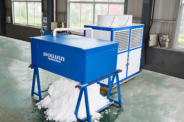 Compact snow falling machine designed to create realistic artificial snowfall for indoor displays, events, and themed attractions.
