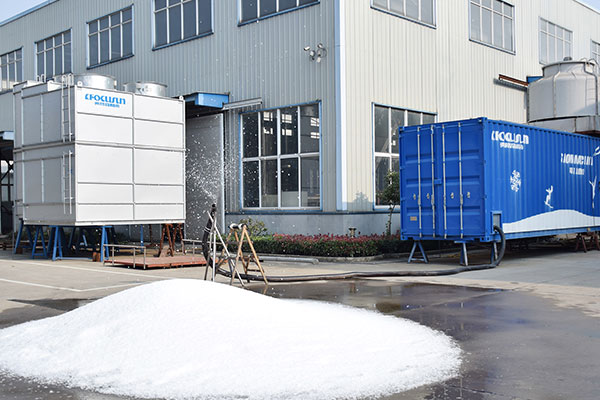 Focusun all-weather snow making machine with advanced artificial snow technology for ski resorts, snow parks, and winter attractions.
