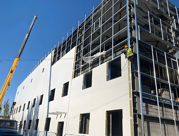 Polyurethane sandwich panel with excellent thermal insulation performance for indoor snow parks, cold rooms, and ice facilities.