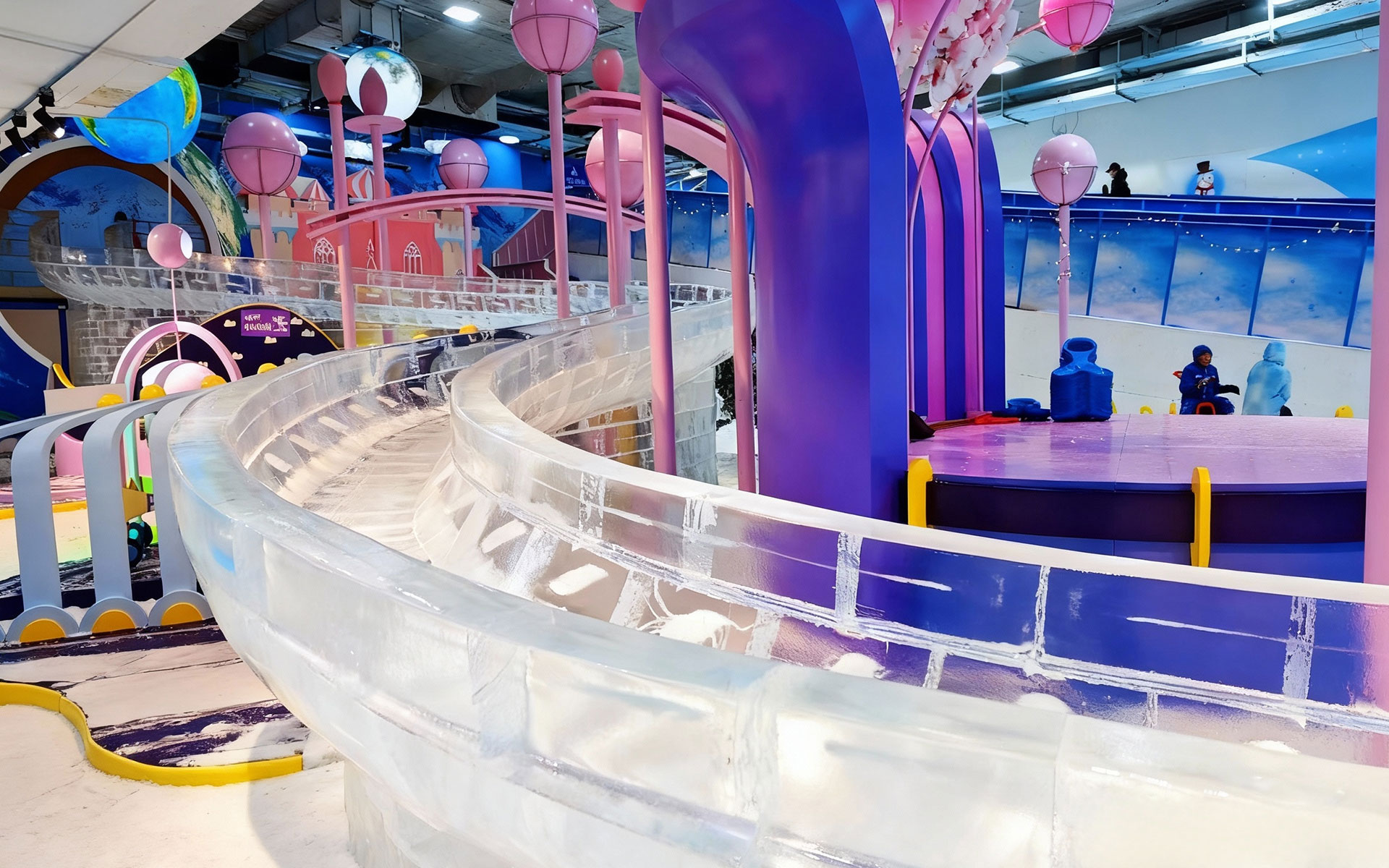 Clear block ice slide made from transparent ice for ice parks, winter festivals, and immersive ice entertainment attractions.